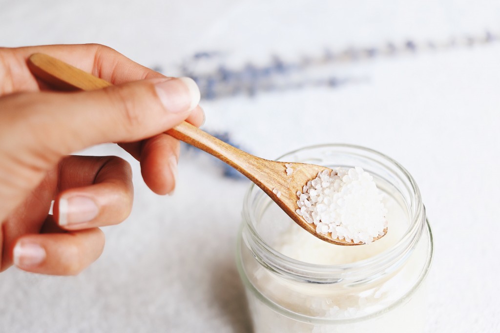 LES BIENFAITS DU SEL DE LA MER MORTE Naturellement Lyla l Blog beauté — free download